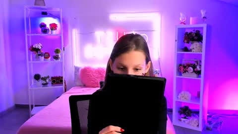 Snapshot of ellahorton chatting on January 29, 12:35 pm Ella online show from January 29, 12:35 pm