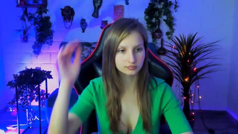 Snapshot of ellahorton chatting on December 11, 3:15 pm Ella online show from December 11, 3:15 pm