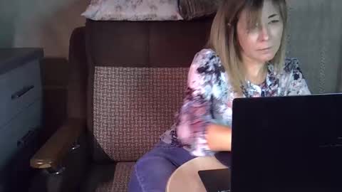 ellajohnsonx online show from November 29, 7:38 am