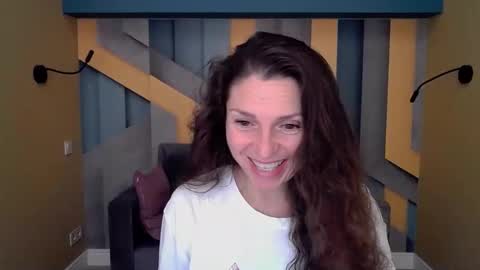 EllaLongs online show from October 4, 11:30 am