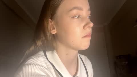 Ella online show from October 1, 4:06 pm