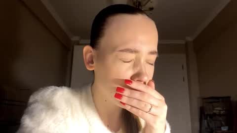 Ella online show from September 16, 3:26 pm