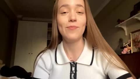 Ella online show from September 12, 3:14 pm