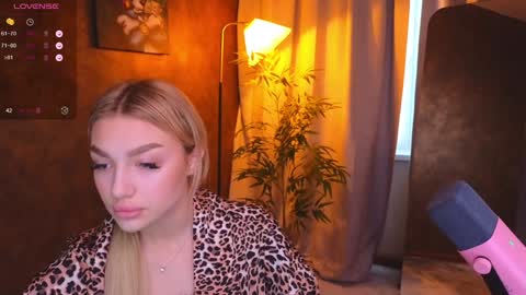 ellamilla online show from January 14, 9:35 am