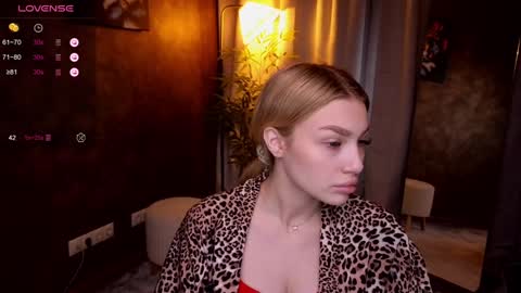 ellamilla online show from January 28, 8:36 am