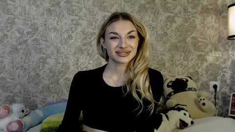 ellamilla online show from November 2, 9:42 am