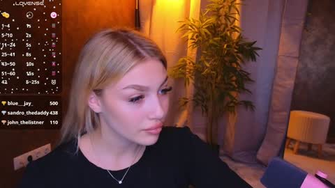 ellamilla online show from January 20, 8:41 am