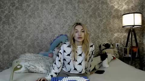 ellamilla online show from September 15, 2:18 pm