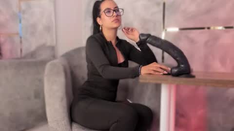  ella  online show from November 24, 12:15 pm