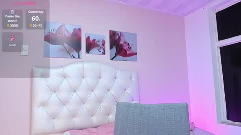 Snapshot of ellarosee_ chatting on February 22, 7:47 pm ellarosee_ online show from February 22, 7:47 pm