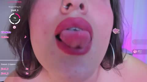 Snapshot of ellarosee_ chatting on February 9, 10:54 pm ellarosee_ online show from February 9, 10:54 pm