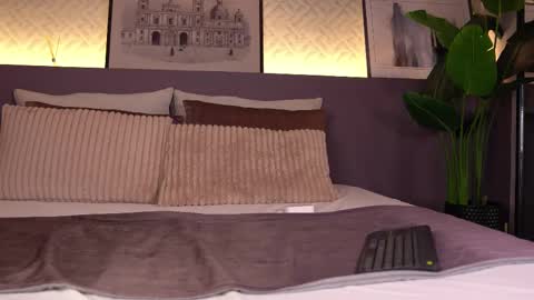 Snapshot of ellediane chatting on March 6, 12:54 am Elle Diane online show from March 6, 12:54 am
