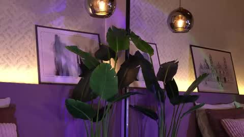 Snapshot of ellediane chatting on March 6, 3:57 am Elle Diane online show from March 6, 3:57 am