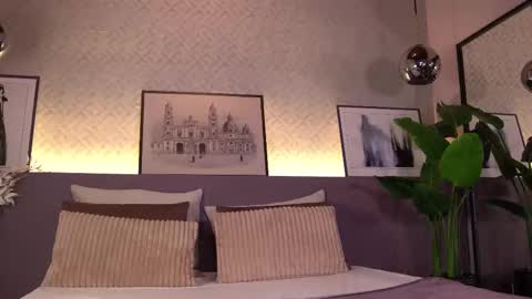 Snapshot of ellediane chatting on February 20, 12:52 am Elle Diane online show from February 20, 12:52 am