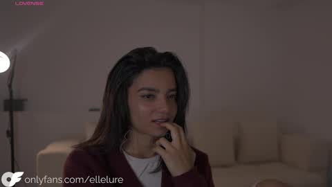 Linda Restrepo online show from October 11, 12:15 am