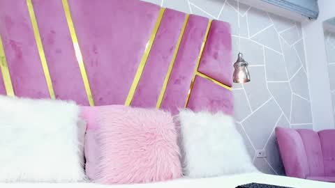 Snapshot of ellenasimons_ chatting on February 4, 9:10 pm Miss Elena online show from February 4, 9:10 pm