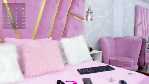 Snapshot of ellenasimons_ chatting on February 13, 7:42 pm Miss Elena online show from February 13, 7:42 pm