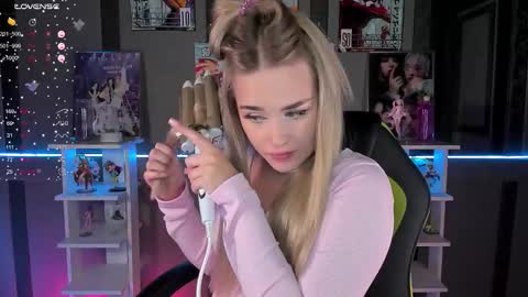 Snapshot of ellensoftt chatting on September 22, 5:17 pm Maria online show from September 22, 5:17 pm