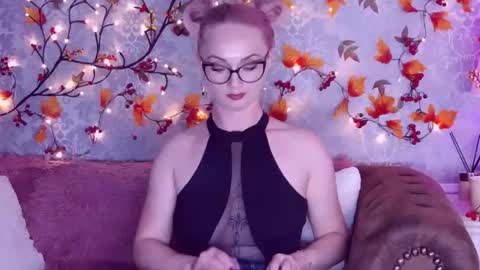 Elliana online show from September 12, 8:38 am