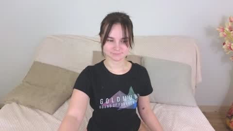 Snapshot of ellie_babyy chatting on January 23, 6:03 pm Ellie online show from January 23, 6:03 pm