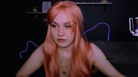 Snapshot of ellie_fire chatting on September 17, 8:01 pm Ellie online show from September 17, 8:01 pm