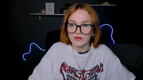 Snapshot of ellie_fire chatting on September 10, 7:37 pm Ellie online show from September 10, 7:37 pm
