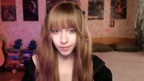 ellie_friendly online show from May 23, 12:17 am