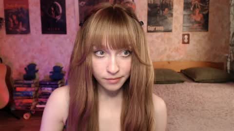 ellie_friendly online show from May 13, 12:20 am