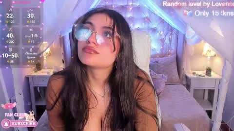 Snapshot of ellie_jhonson_ chatting on February 22, 5:57 pm Ellie Jhonson online show from February 22, 5:57 pm