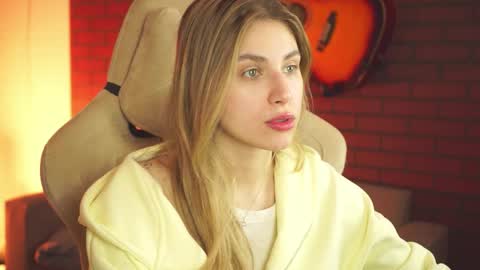 elliecutes online show from May 11, 9:16 am