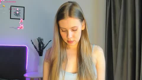 elliedi online show from December 19, 7:31 pm