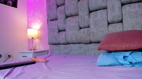 elliedoll_ online show from February 28, 9:08 pm