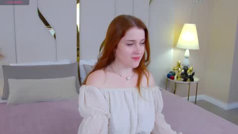 EllieLarson online show from October 18, 5:06 pm