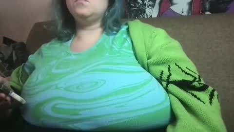 Snapshot of ellielouise11 chatting on March 12, 7:47 pm Ellie Louise online show from March 12, 7:47 pm