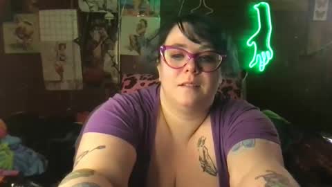 Snapshot of ellielouise11 chatting on March 1, 2:48 am Ellie Louise online show from March 1, 2:48 am