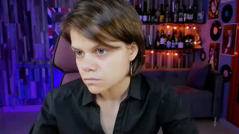 elliemurler online show from September 21, 9:02 am