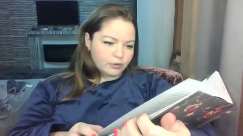 Snapshot of ellimol chatting on December 1, 8:55 pm EliMoL online show from December 1, 8:55 pm