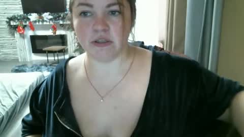 Snapshot of ellimol chatting on December 27, 11:39 am EliMoL online show from December 27, 11:39 am