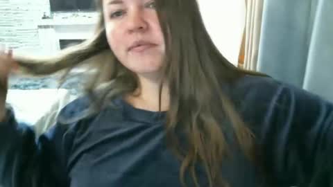 Snapshot of ellimol chatting on December 5, 8:06 pm EliMoL online show from December 5, 8:06 pm