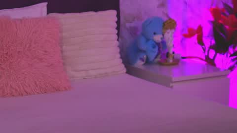 EllinaNuria online show from April 2, 3:36 am