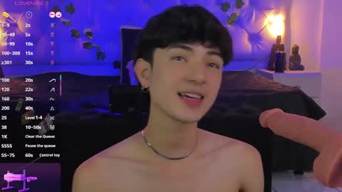 Elliot online show from September 18, 8:02 pm