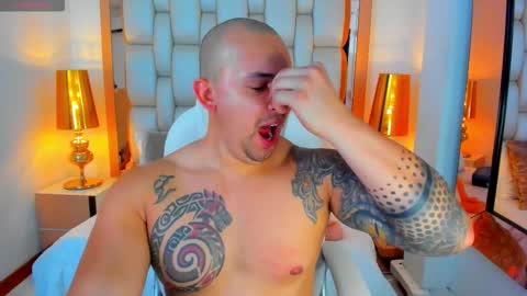 E L L I O T    V E L E Z online show from January 7, 8:14 pm