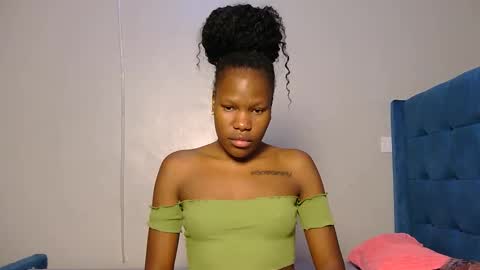 elllanna online show from April 14, 8:28 am