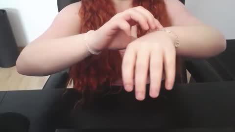 Elly online show from April 17, 11:45 am