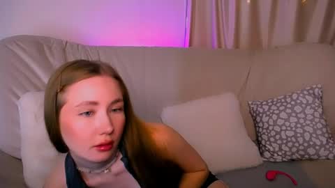  Elly  online show from April 4, 3:13 am