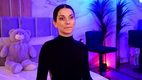 Elly online show from October 27, 9:59 pm