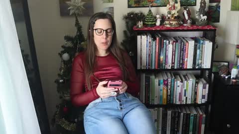 Snapshot of ellynaomi chatting on January 4, 4:22 pm Elly Naomi online show from January 4, 4:22 pm