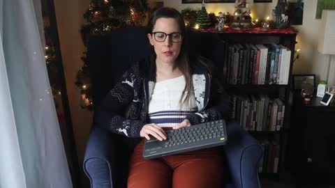 Snapshot of ellynaomi chatting on December 14, 7:14 pm Elly Naomi online show from December 14, 7:14 pm