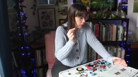 Elly Naomi online show from March 6, 4:50 pm