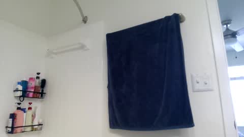 Elly online show from March 28, 3:57 pm